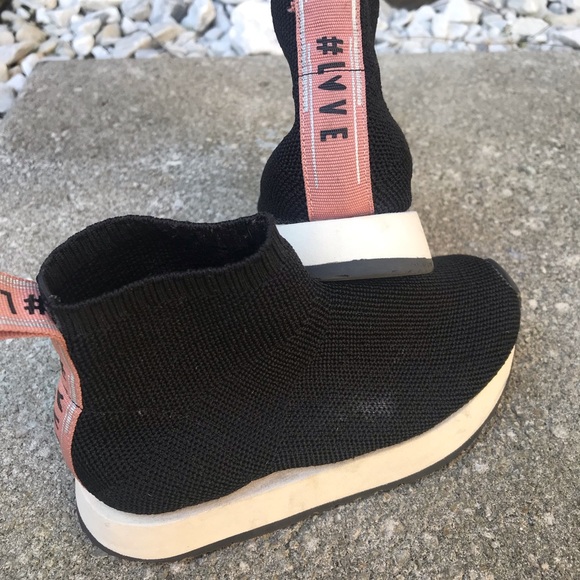 #LOVE Slip on Sneakers Zara Kids size 28 - Picture 3 of 4